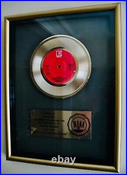 QUEENCRAZY LITTLE THING CALLED LOVERIAA Gold Record Award To BRIAN MAY