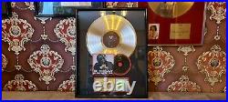 R. Kelly RIAA Gold Award Goldene Schallplatte überreicht an R. Kelly