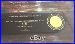 Shawn Mendes Gold Platin Award goldene Schallplatte Treat You Better Mercy