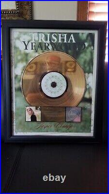 Trisha Yearwood Jasper County Riaa Gold Record Award Presented To Handleman Co