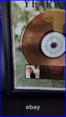 Trisha Yearwood Jasper County Riaa Gold Record Award Presented To Handleman Co